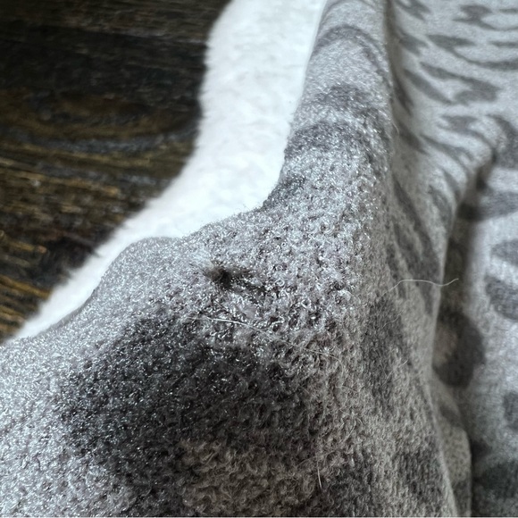 Barefoot Dreams CozyChic Ultra Lite Leopard Leggings in Medium Graphite Gray - Picture 13 of 14